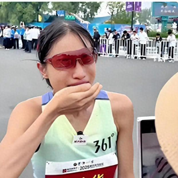 院方就“跑得最快的女護士”被罰：事實屬實，6個月內不能評先。